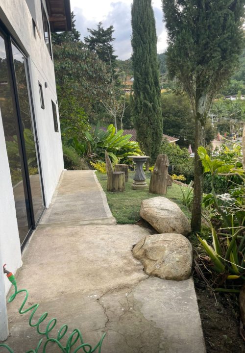 Arriendo Belen Vereda jardin