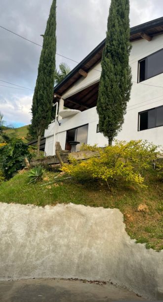 Arriendo Belen Vereda jardin