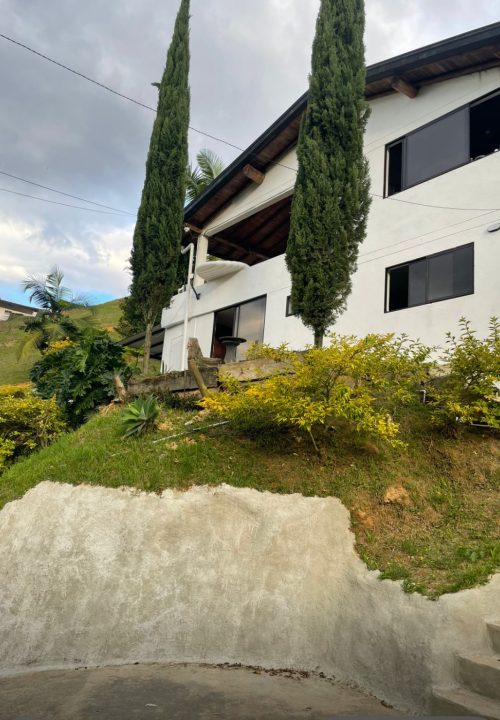 Arriendo Belen Vereda jardin
