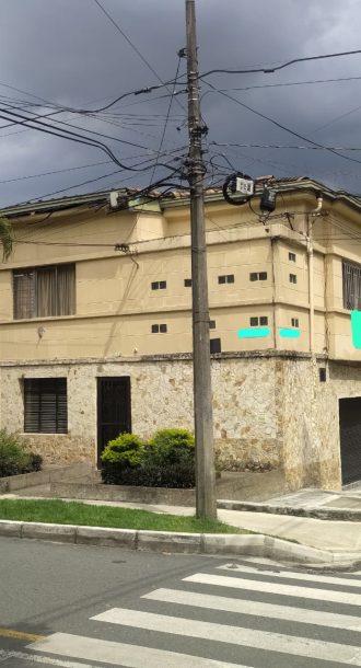 Venta Casa y Local Comercial Laureles – Simon Bolivar (Esquinera)