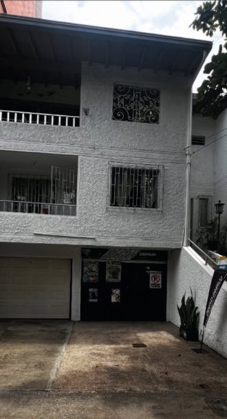 Venta Casa Piso 2 Simón Bolivar – (La América)